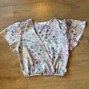 Astr the label blue purple Floral Blouse size medium spring chic colorful